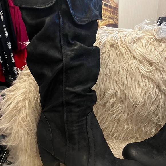 Below the knee, micro suede heeled  boot - Picture 4 of 6